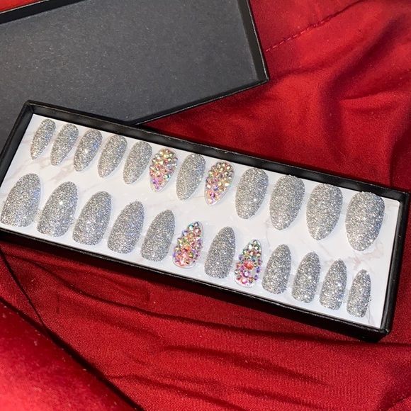 Press on Nails - Picture 1 of 2